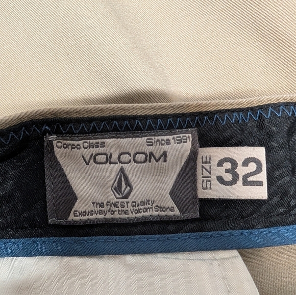 VOLCOM (32) Men's Tan Flat Front Chino Skateboarding Shorts - Picture 4 of 7